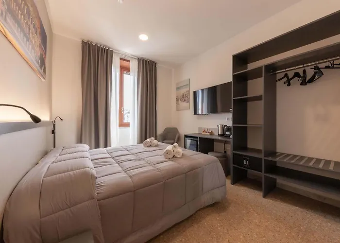 Гостевой дом Auntieshouseroma 4*